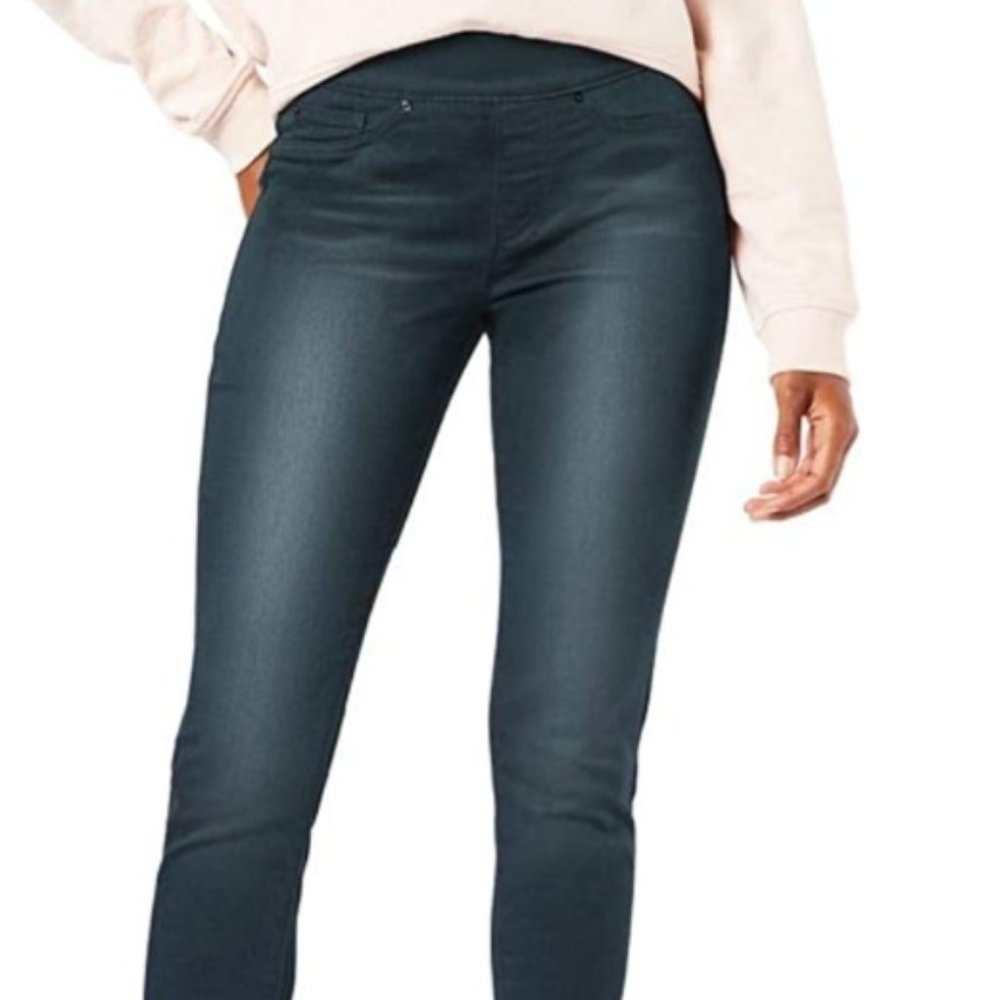 Levi's Totally Shaping Pull-on skinny jeans